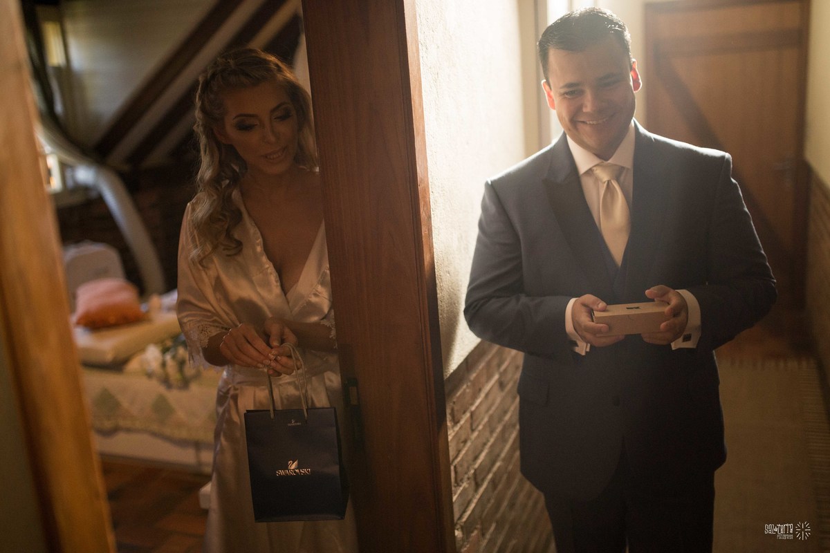 casamento no alto da capela porto alegre rs noiva se arruma no lugar com vestido marco tarrago decoracao cor de perola 