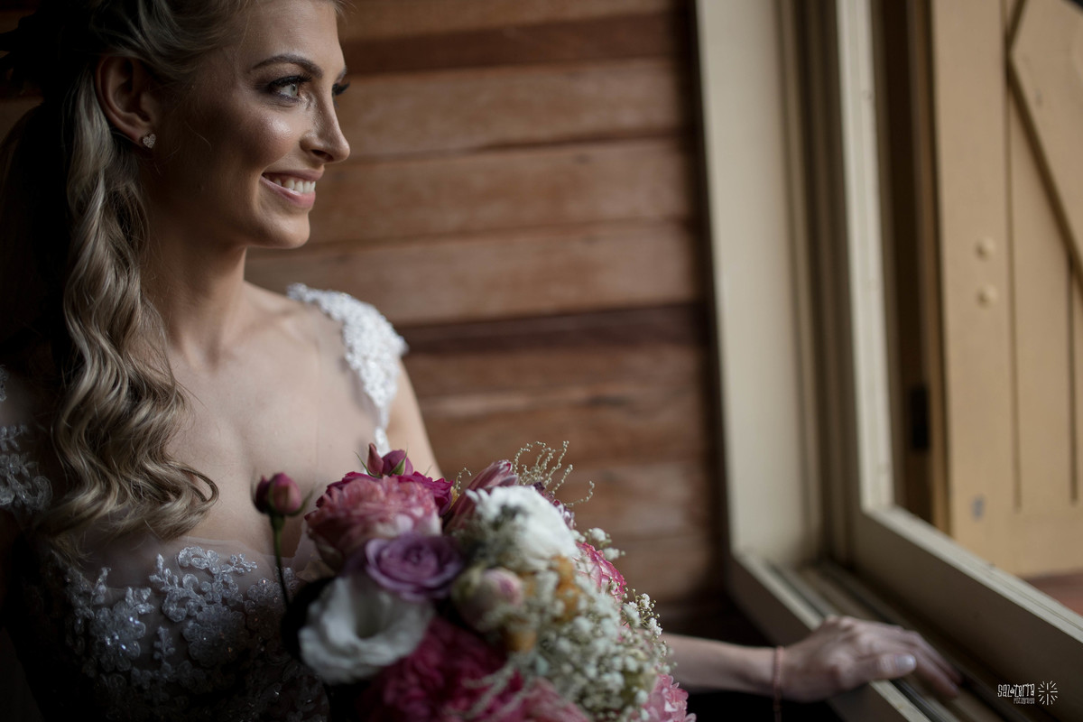 casamento no alto da capela porto alegre rs noiva se arruma no lugar com vestido marco tarrago decoracao cor de perola 