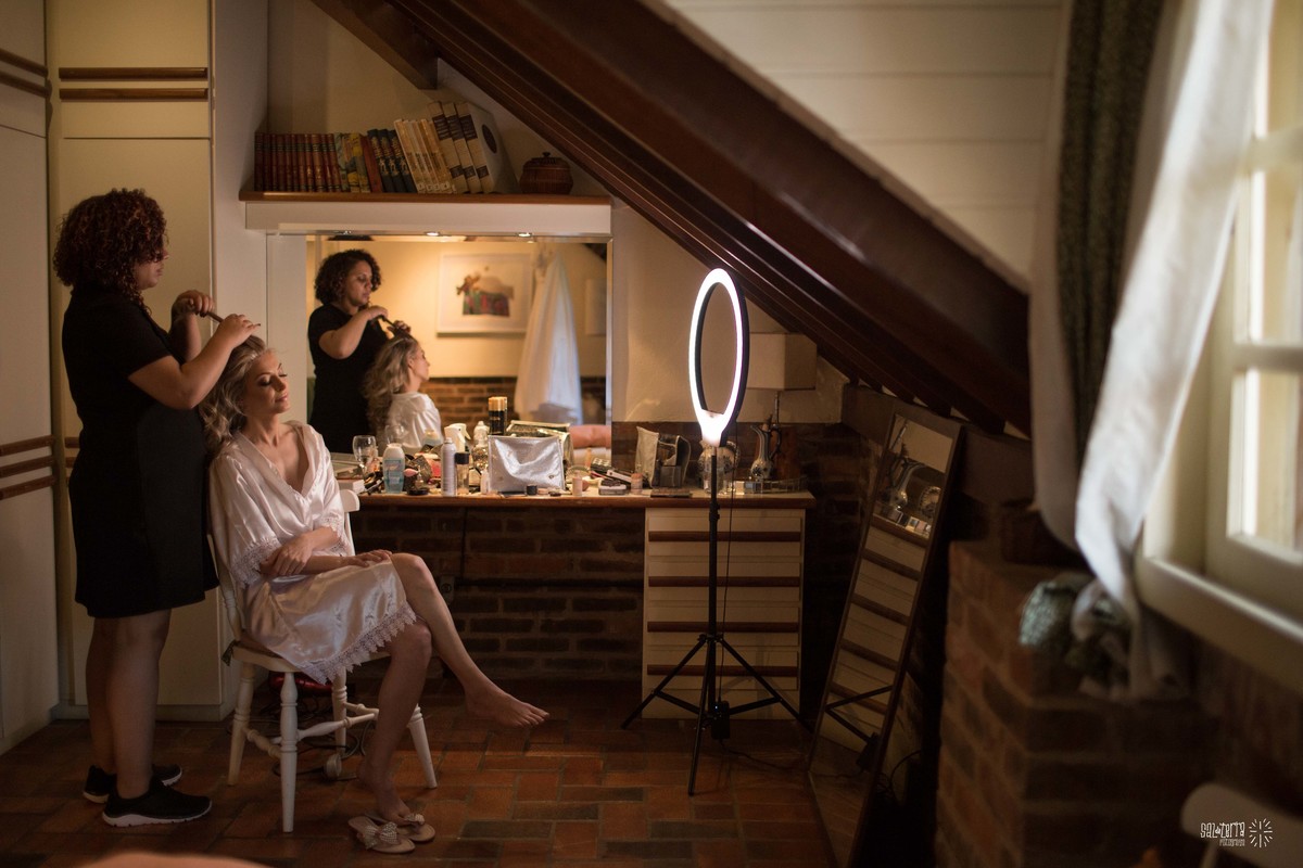 casamento no alto da capela porto alegre rs noiva se arruma no lugar com vestido marco tarrago decoracao cor de perola 