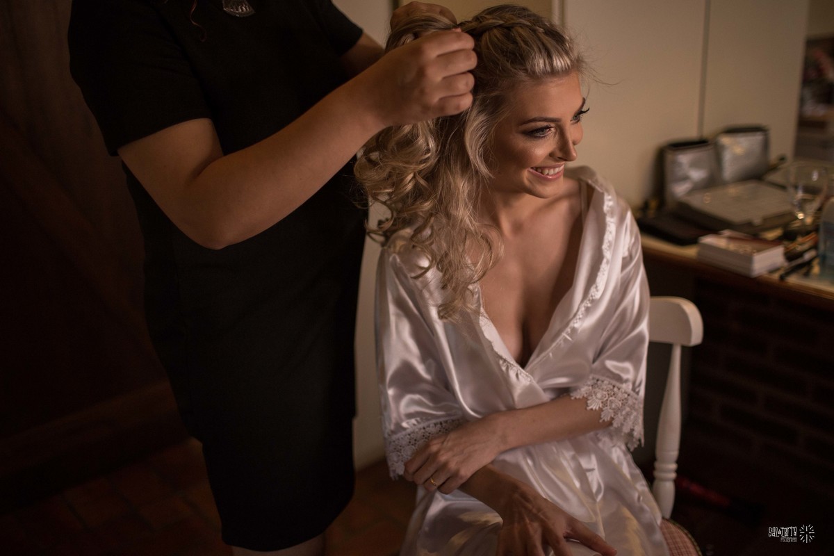 casamento no alto da capela porto alegre rs noiva se arruma no lugar com vestido marco tarrago decoracao cor de perola 