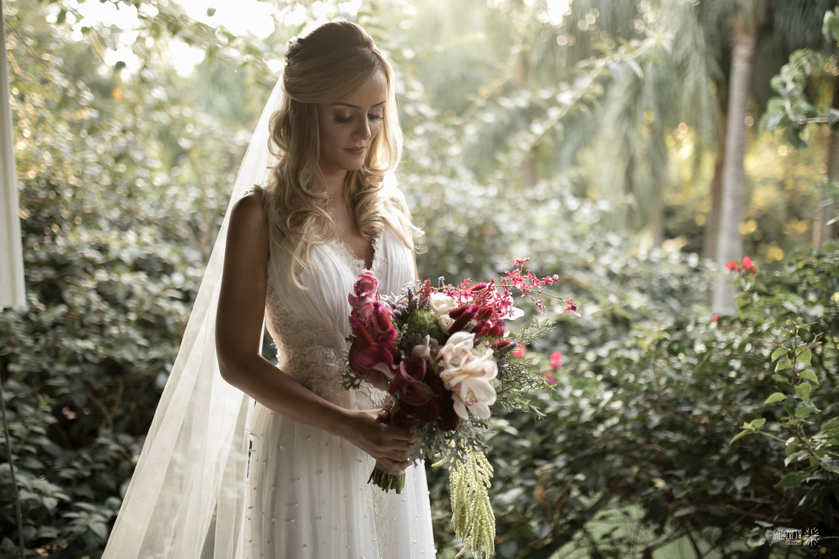 noiva alameda figueira casamento de dia ao ar livre vestido atelier victoria seger bouquet omelette eventos