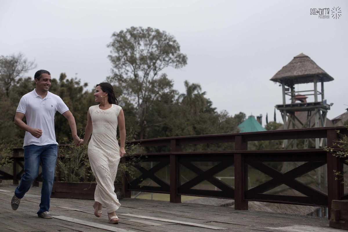 fotografo de casamento vila ventura viamão rs noivos correndo