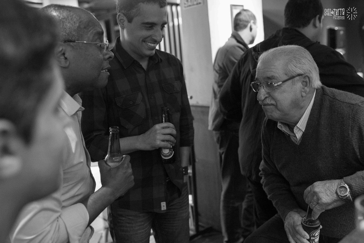 noivo com o sogro na qod barber shop porto alegre