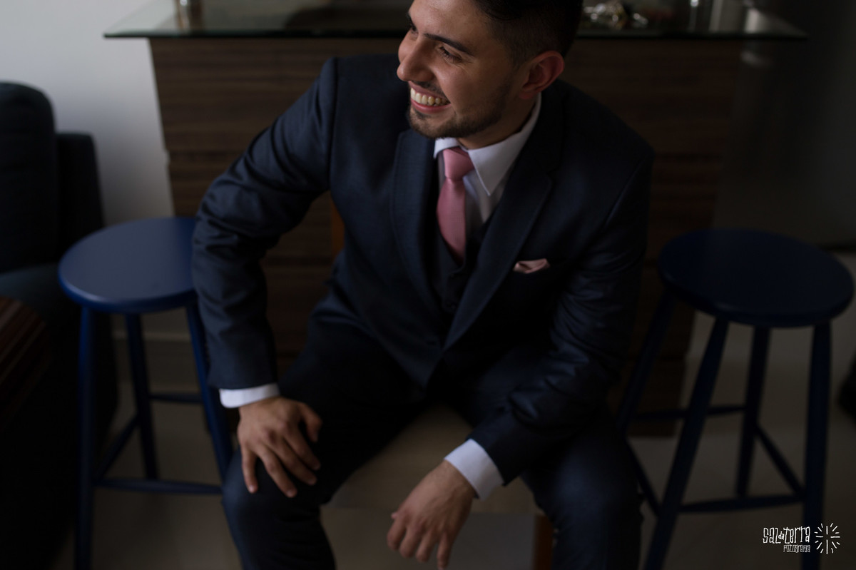 making of do noivo com os padrinhos em casa fotografo de casamento porto alegre