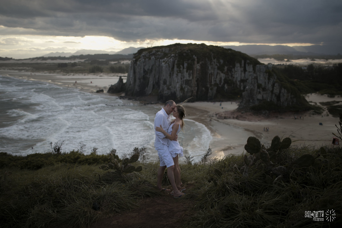 Ensaio pre casamento torres praia da guarita trash the dress fotografo de casamento