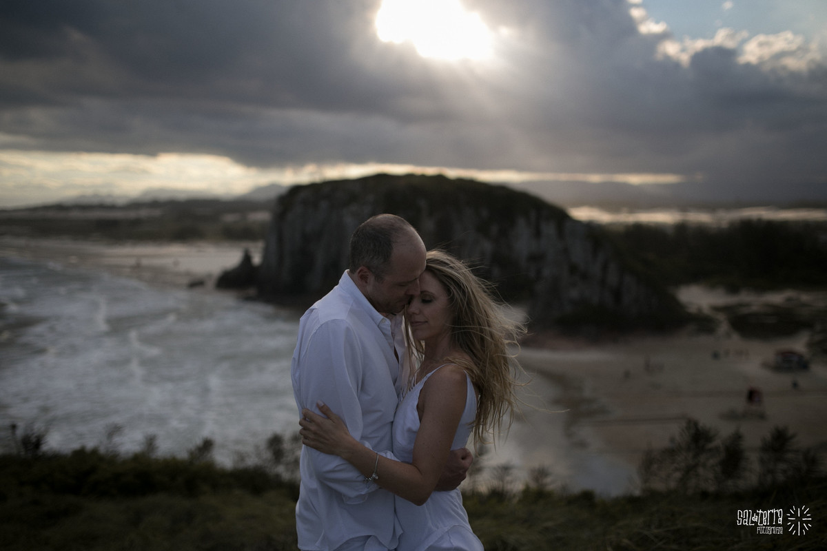 Ensaio pre casamento torres praia da guarita trash the dress fotografo de casamento