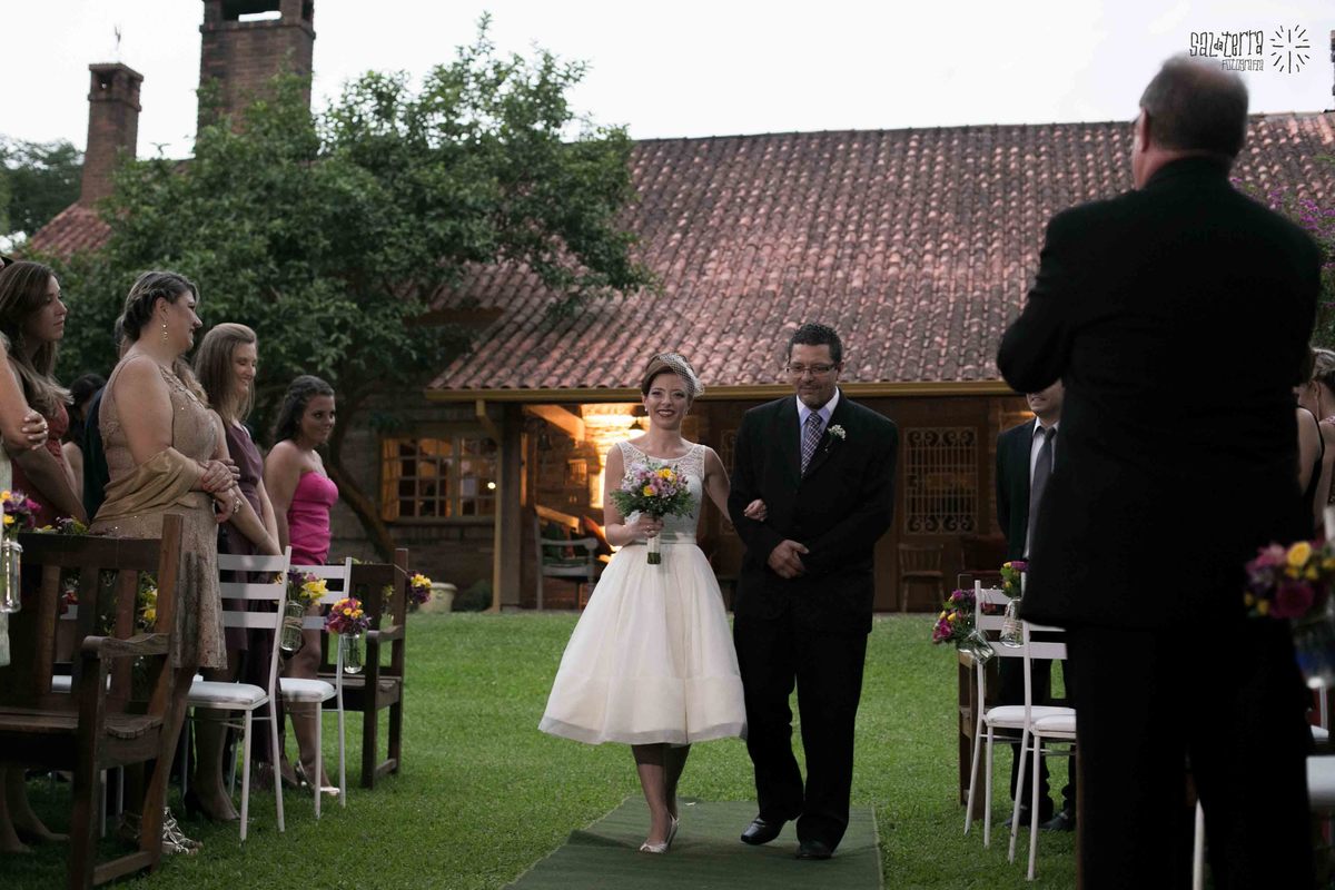 casamento-alexandre--manoela sal da terra fotografia- casamento ao ar livre alto da capela porto alegre vestido fur coat no knickers flores d'rosa flores e festas decoraçao fernanda da rosa cerimonial marcia kautz musicos mansao musical  buffet tom