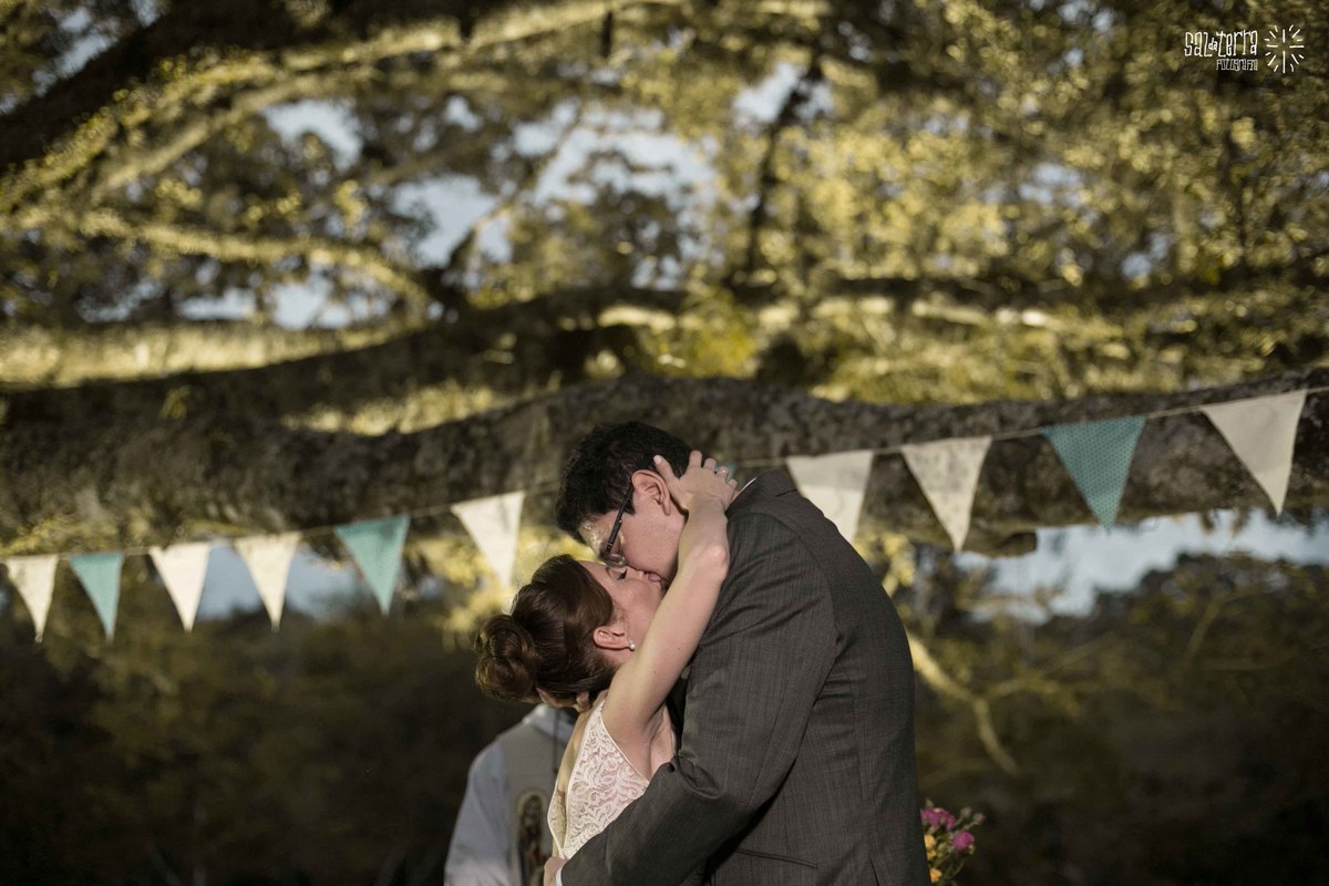 casamento-alexandre--manoela sal da terra fotografia- casamento ao ar livre alto da capela porto alegre vestido fur coat no knickers flores d'rosa flores e festas decoraçao fernanda da rosa cerimonial marcia kautz musicos mansao musical  buffet tom