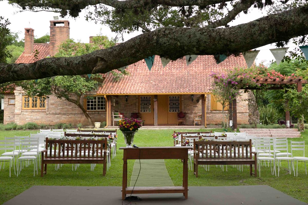 casamento-alexandre--manoela sal da terra fotografia- casamento ao ar livre alto da capela porto alegre vestido fur coat no knickers flores d'rosa flores e festas decoraçao fernanda da rosa cerimonial marcia kautz musicos mansao musical  buffet tom