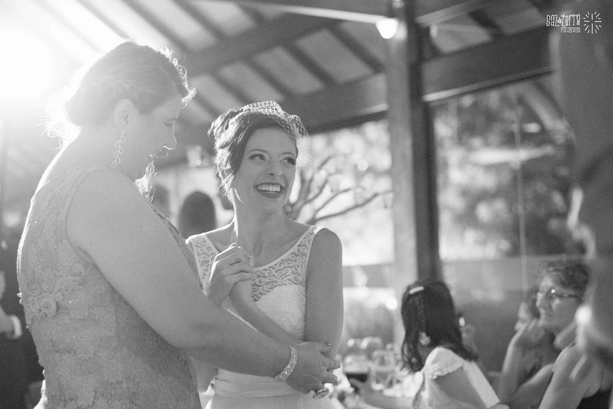 casamento-alexandre--manoela sal da terra fotografia- casamento ao ar livre alto da capela porto alegre vestido fur coat no knickers flores d'rosa flores e festas decoraçao fernanda da rosa cerimonial marcia kautz musicos mansao musical  buffet tom