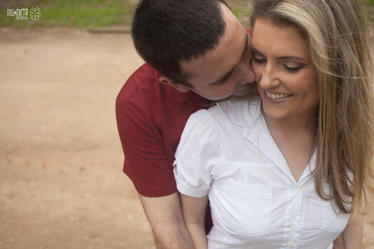 ensaio pre casamento trash the dress e session book casal ensaio de noivos porto alegre usina do gasometro por do sol