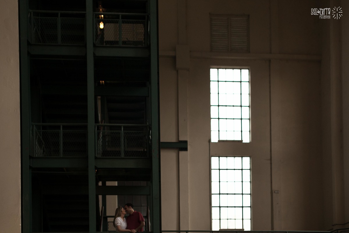 ensaio pre casamento trash the dress e session book casal ensaio de noivos porto alegre usina do gasometro por do sol