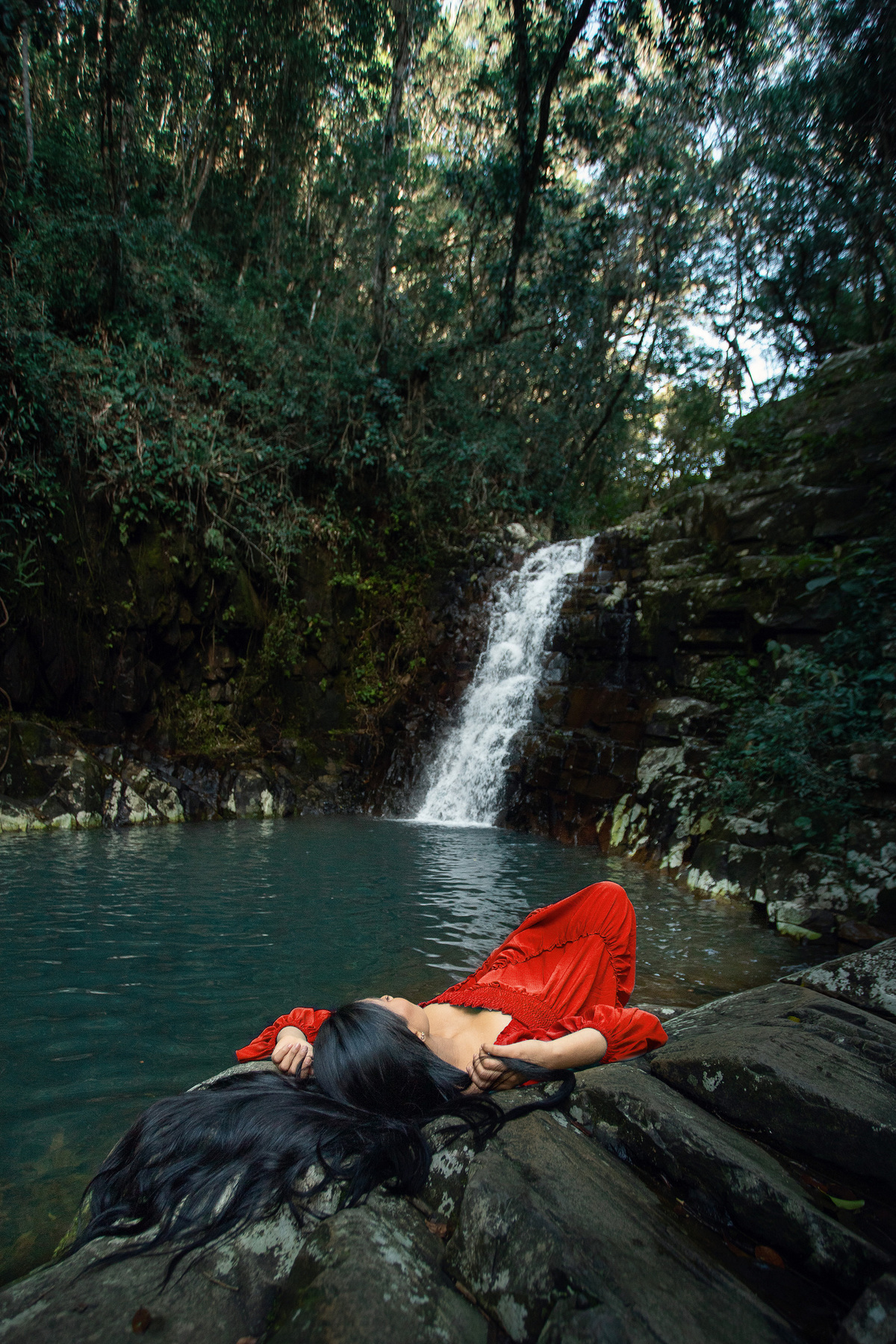 Ensaio em cachoeira por Ricardo Zanetta, Floripa
