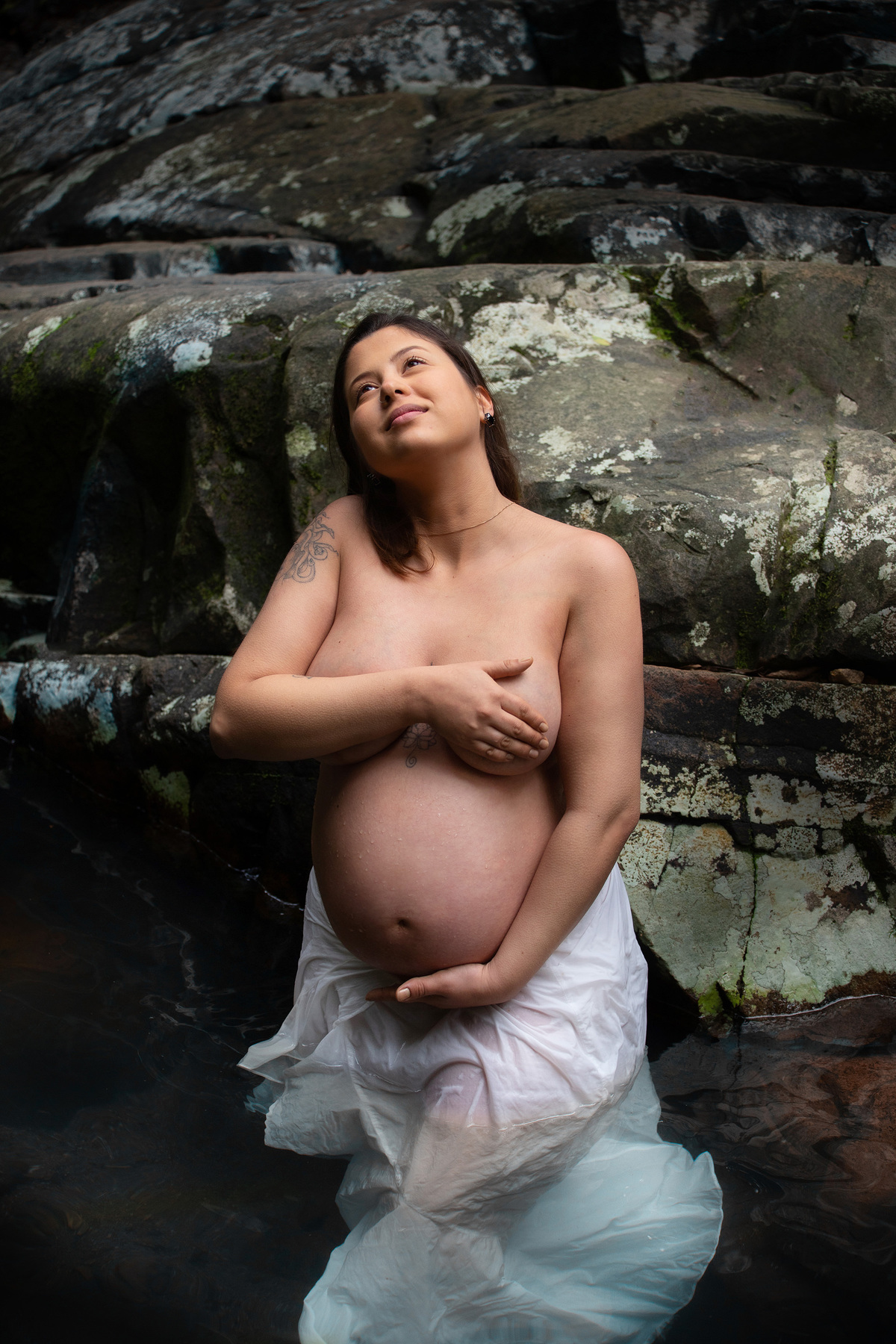 Ensaio gestante em cachoeira na região de Florianópolis por Ricardo Zanetta