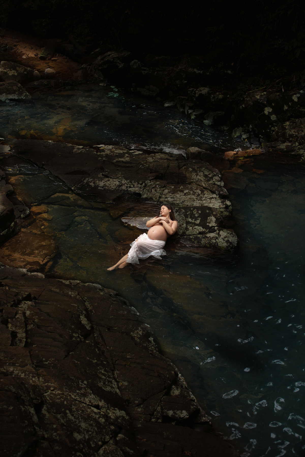 Ensaio gestante em cachoeira na região de Florianópolis por Ricardo Zanetta