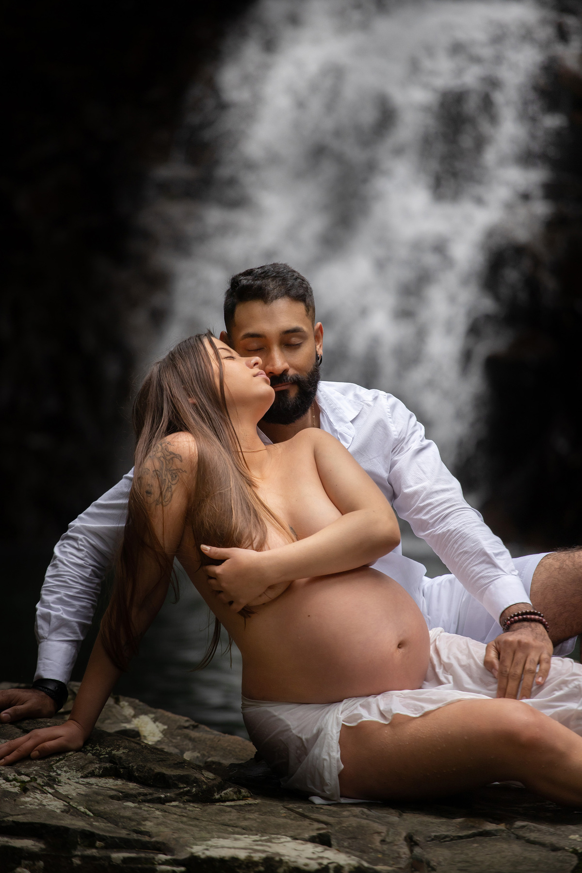 Ensaio gestante em cachoeira na região de Florianópolis por Ricardo Zanetta