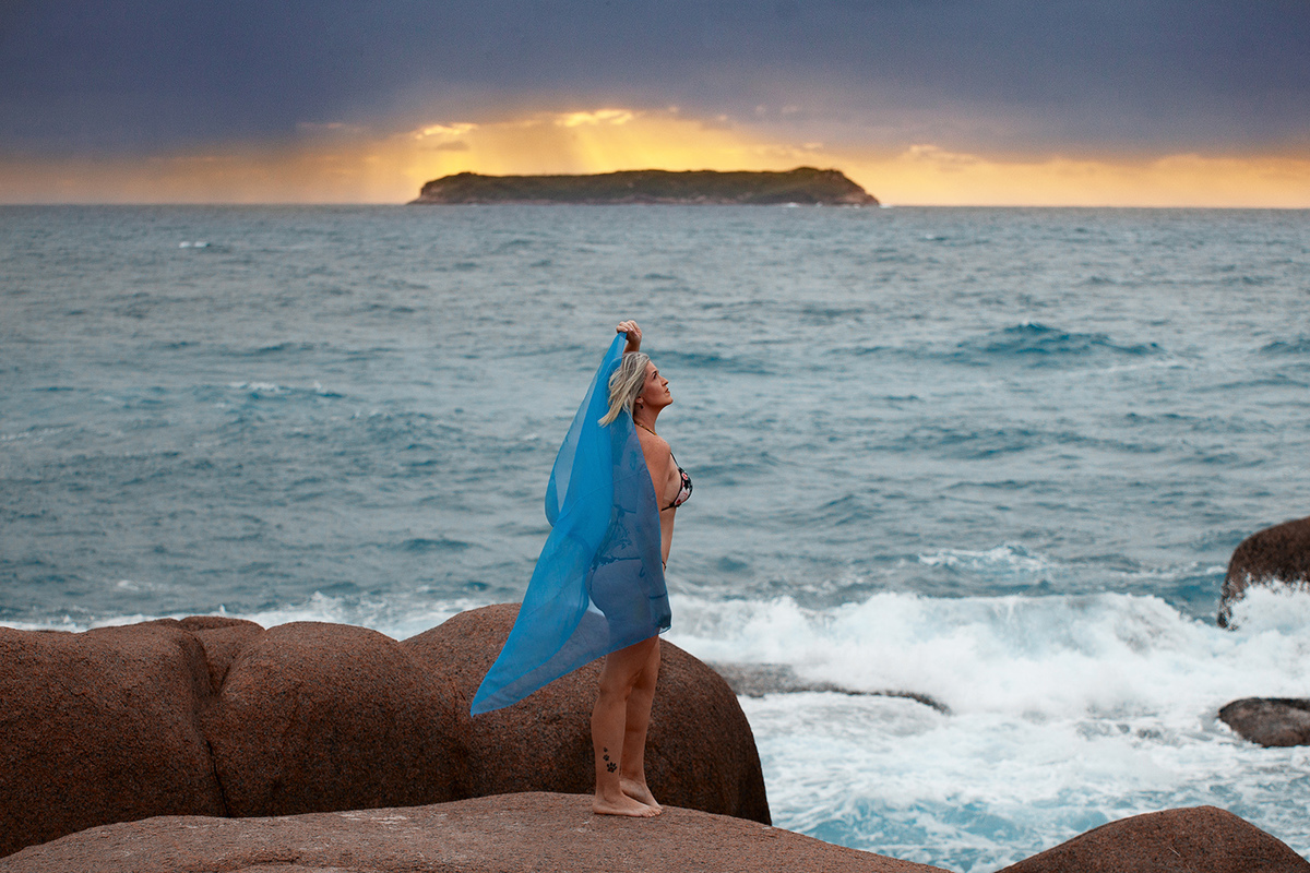 Ensaio de Nu na praia da Galheta em Florianopolis por Ricardo Zanetta.