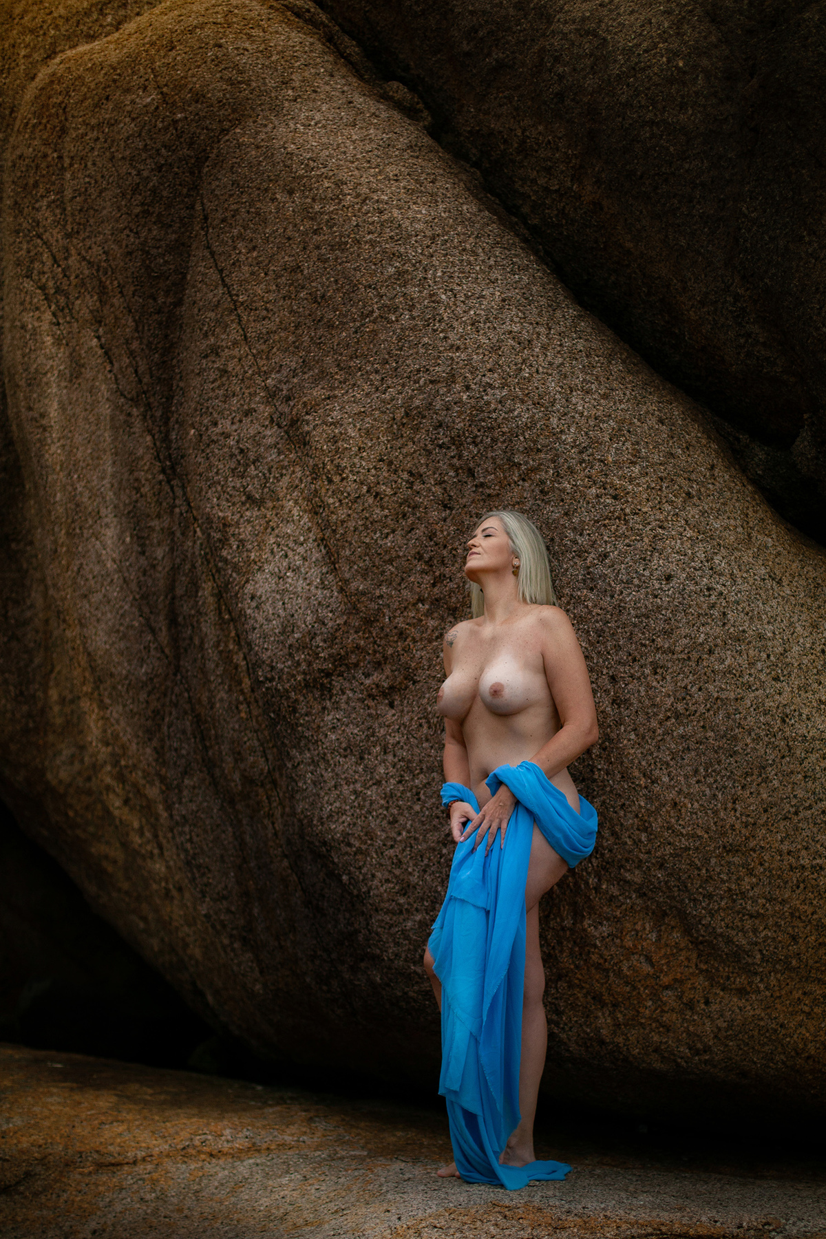 Ensaio de Nu na praia da Galheta em Florianopolis por Ricardo Zanetta.
