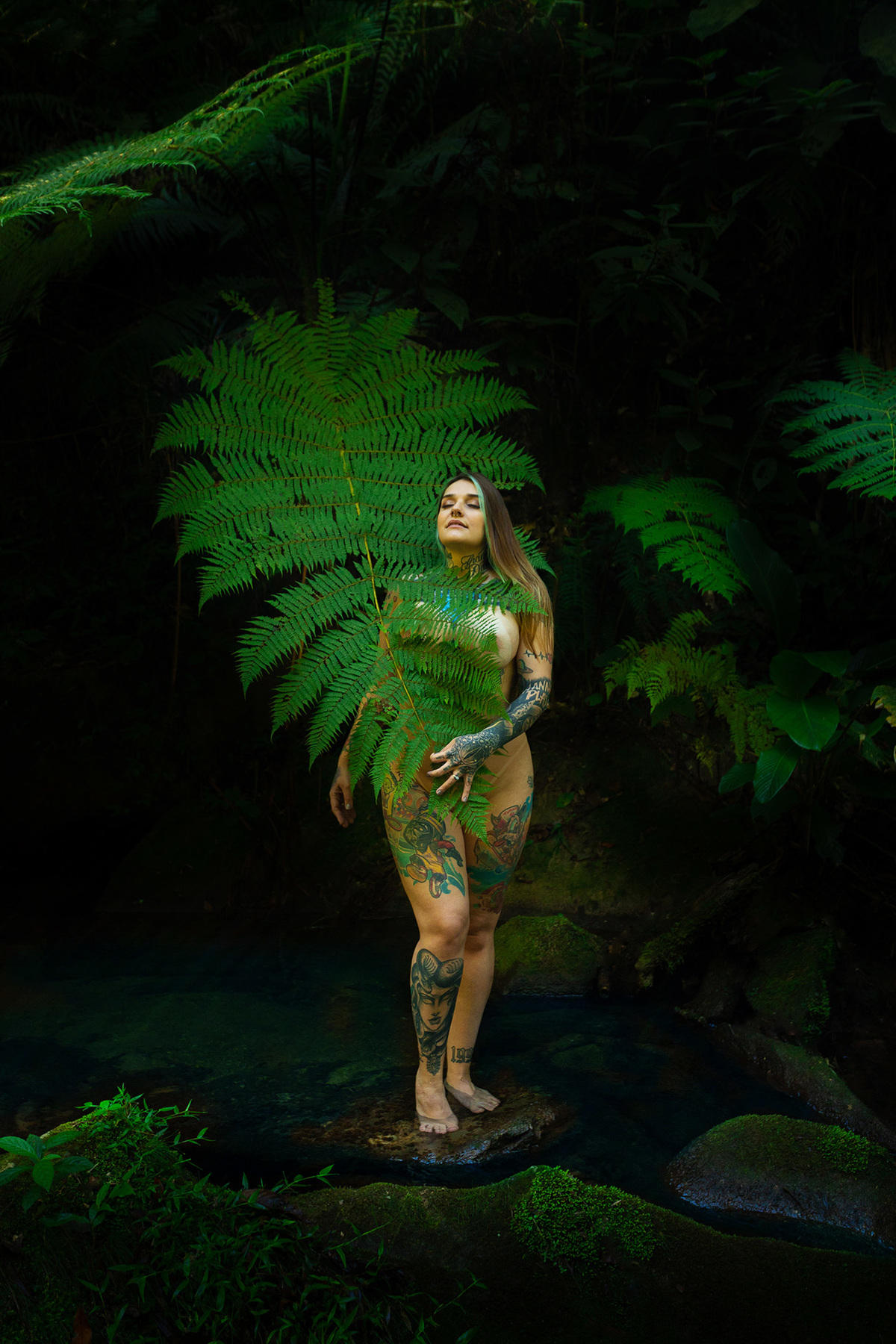 Ensaio de Ana Claudia de nu artístico em Botuverá