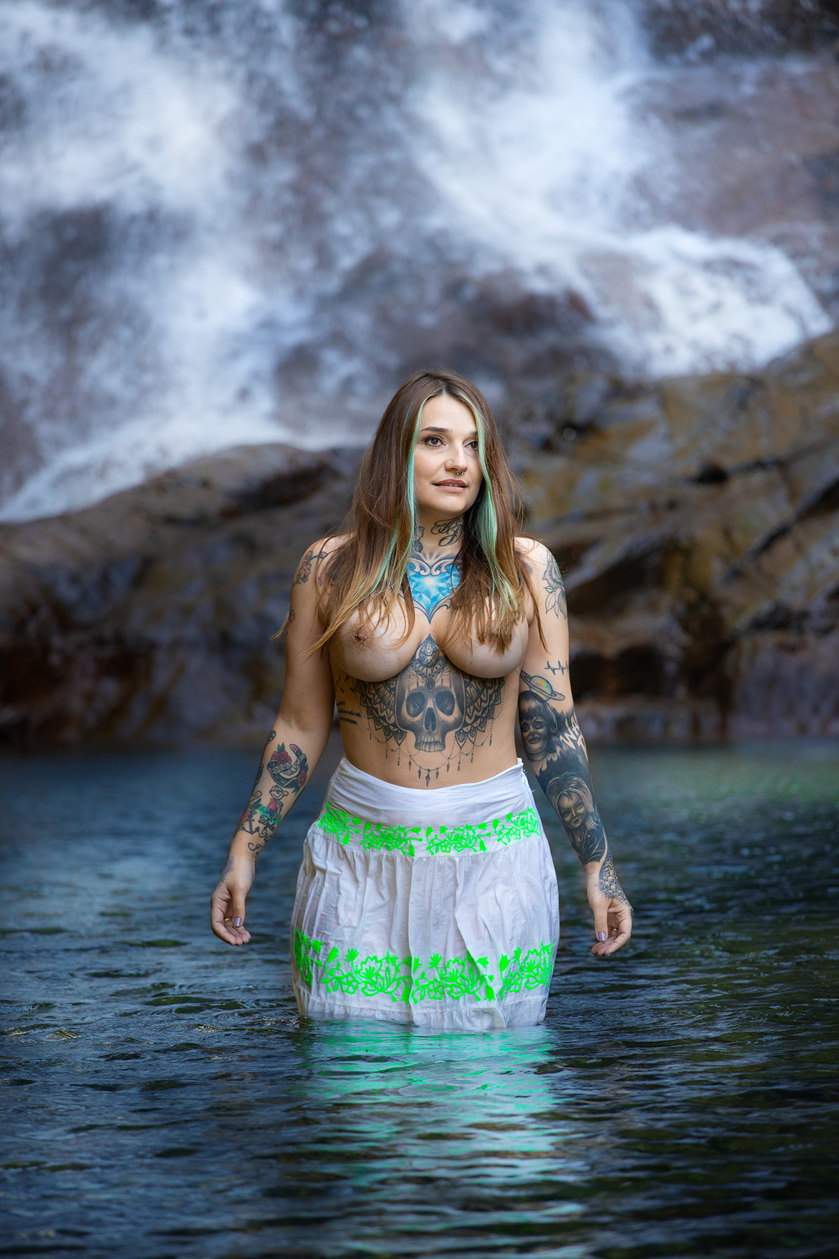 Ensaio de Ana Claudia de nu artístico em Botuverá