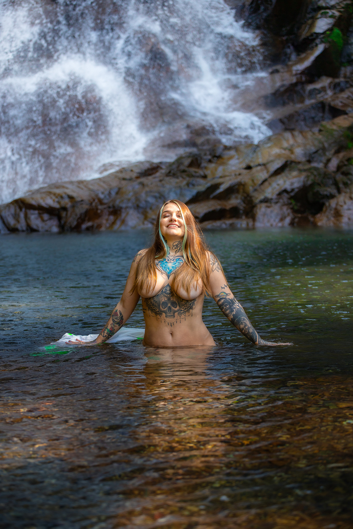 Ensaio de Ana Claudia de nu artístico em Botuverá