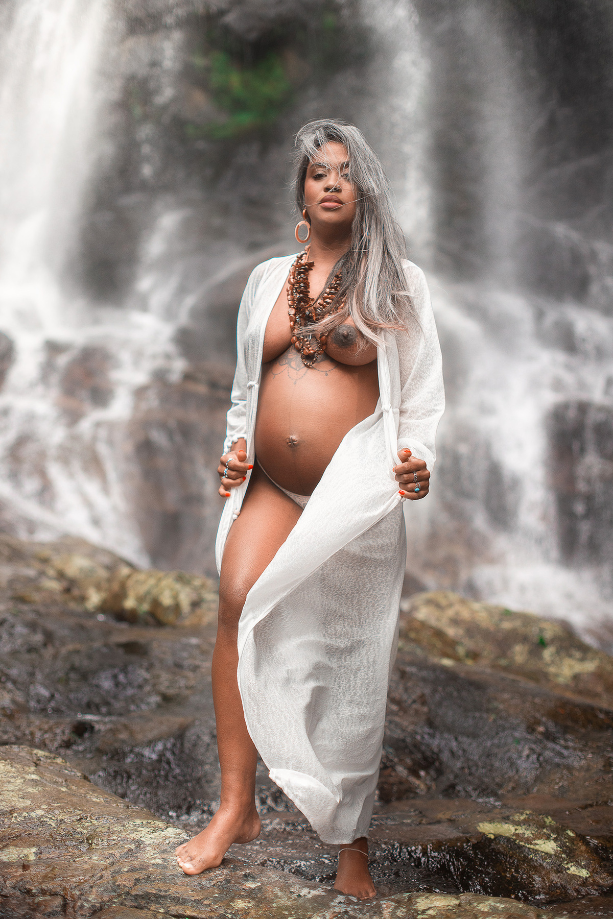 Ensaio gestante na cachoeira do Salto em Águas Mornas...por Ricardo Zanetta