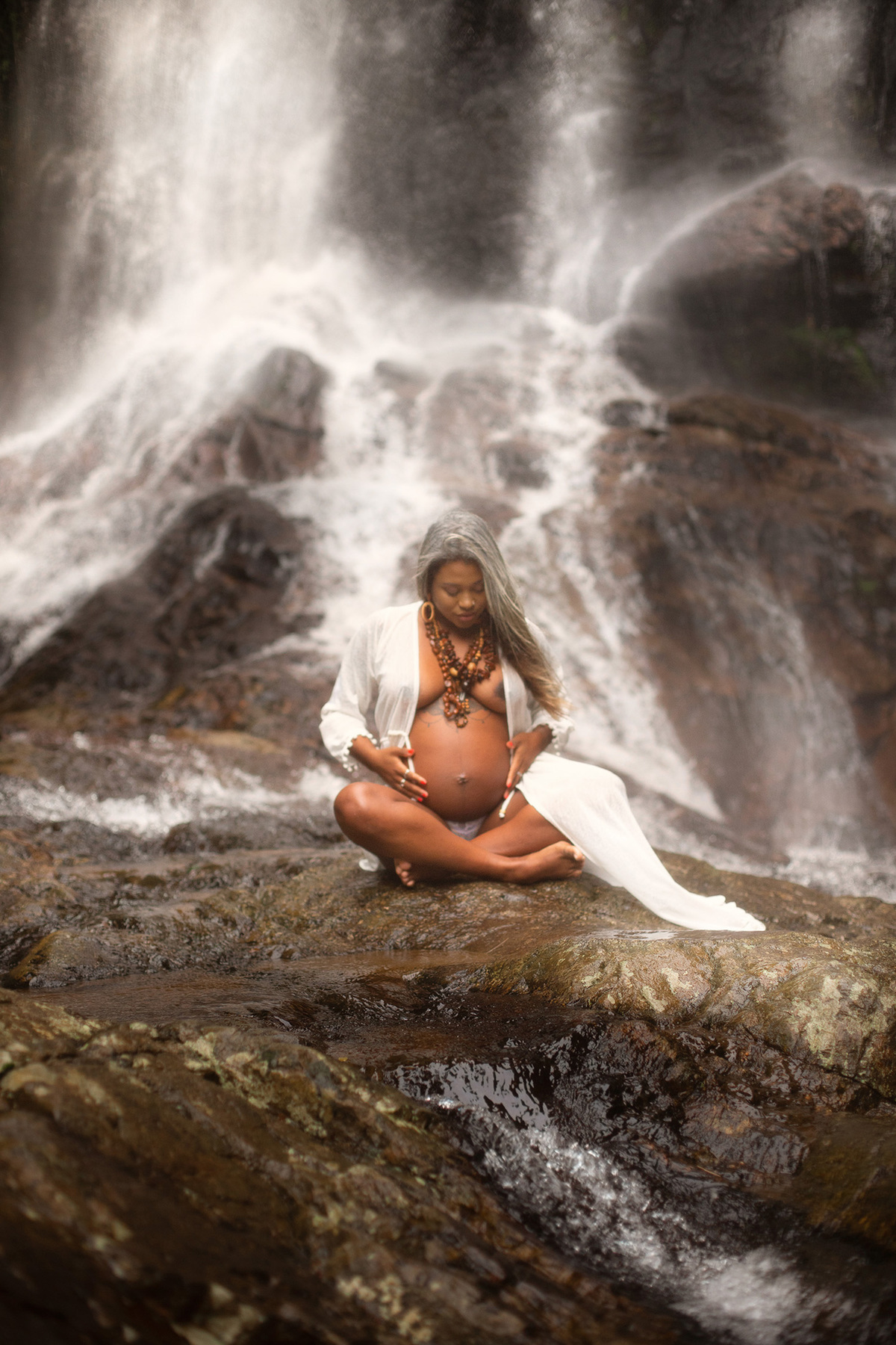 Ensaio gestante na cachoeira do Salto em Águas Mornas...por Ricardo Zanetta