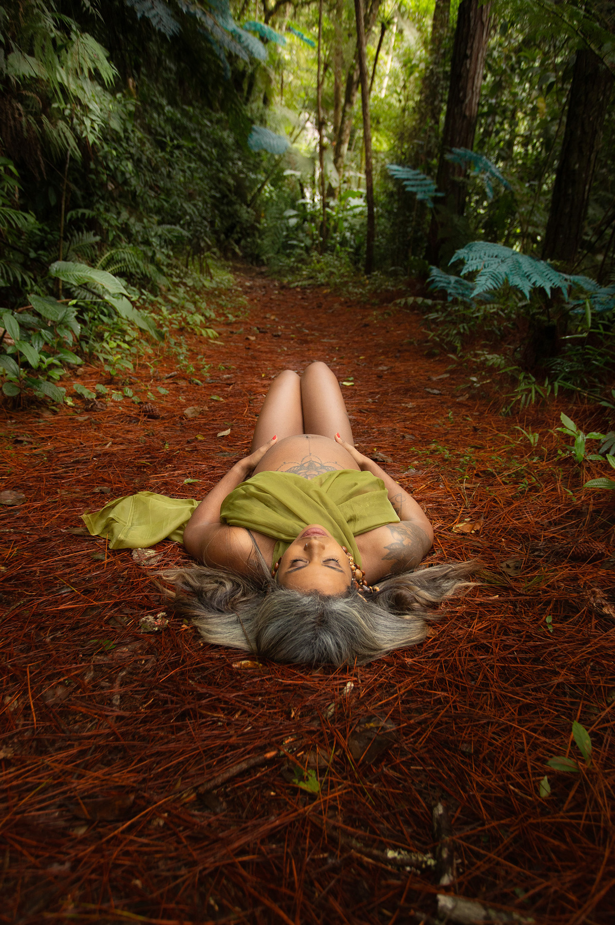 Ensaio gestante na cachoeira do Salto em Águas Mornas...por Ricardo Zanetta