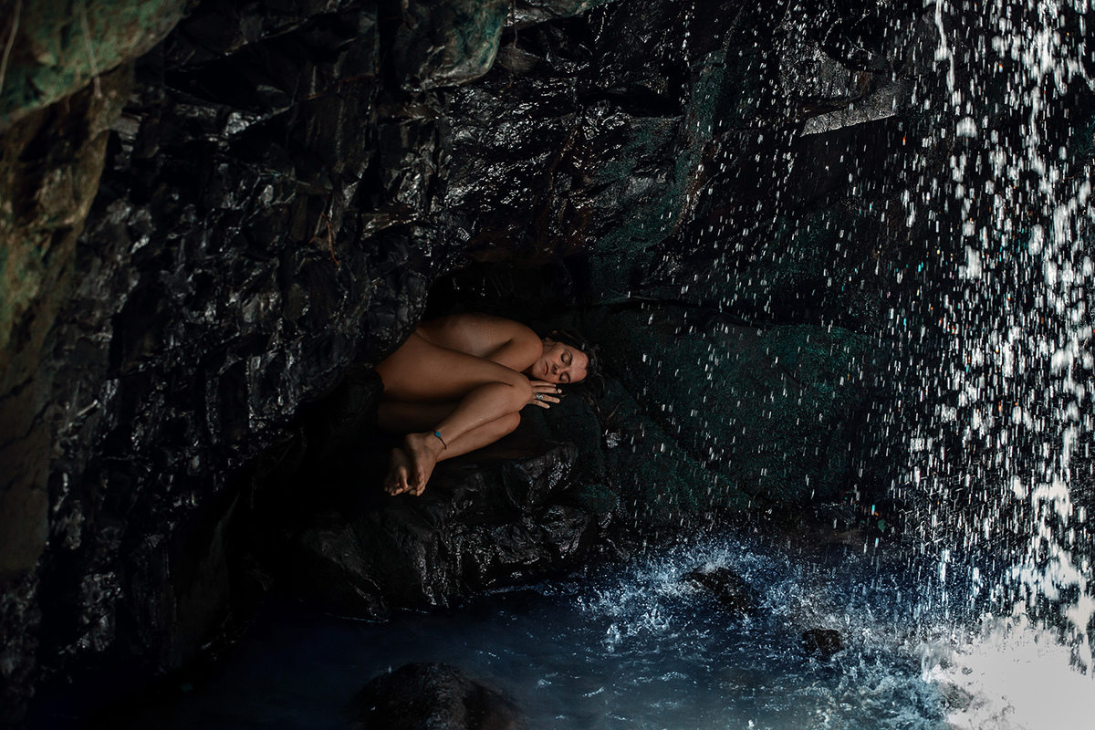 Ensaio nu de Carla Gaia em Florianopolis. Um ser de luz....ensaio de alma