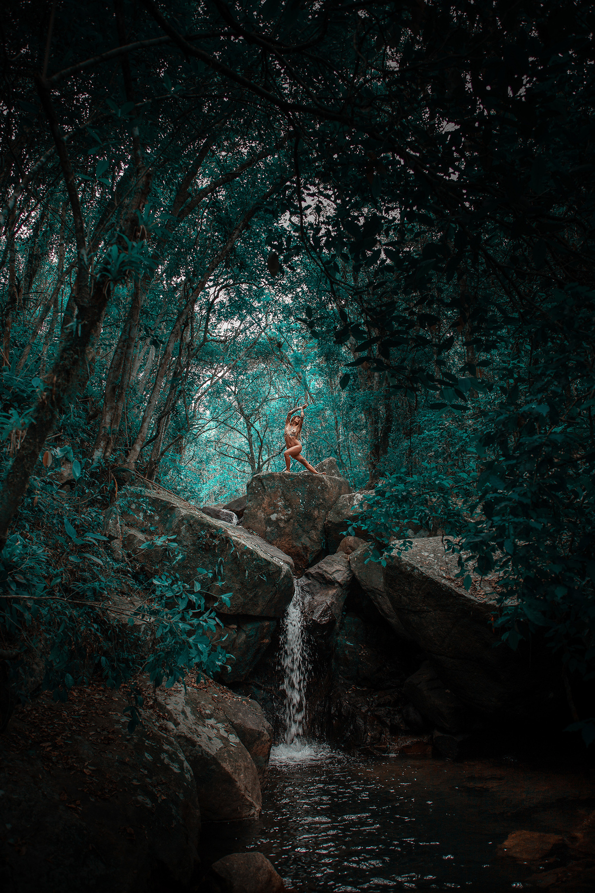 Ensaio nu de Nathasha..floresta nua natureza in corpo