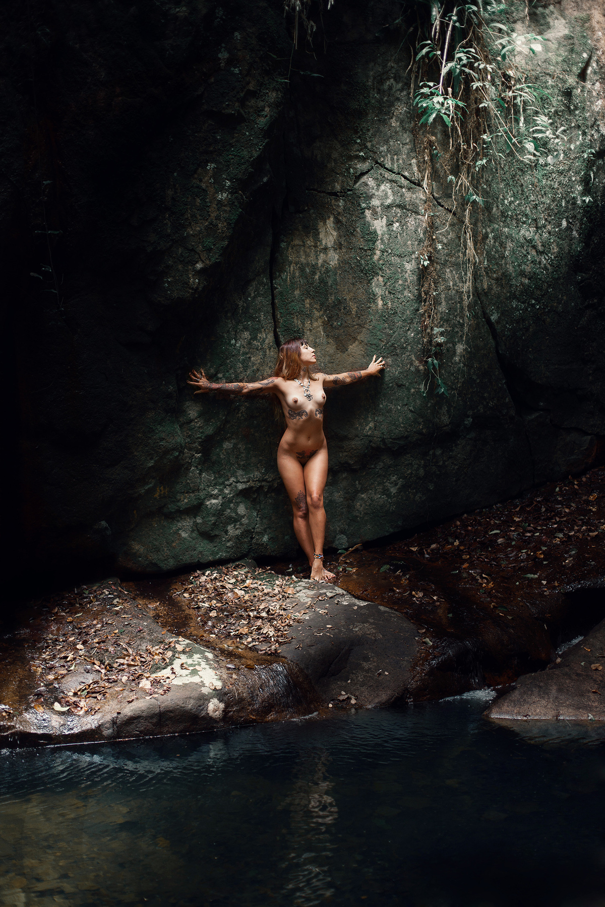 Ensaio nu de Nathasha..floresta nua natureza in corpo