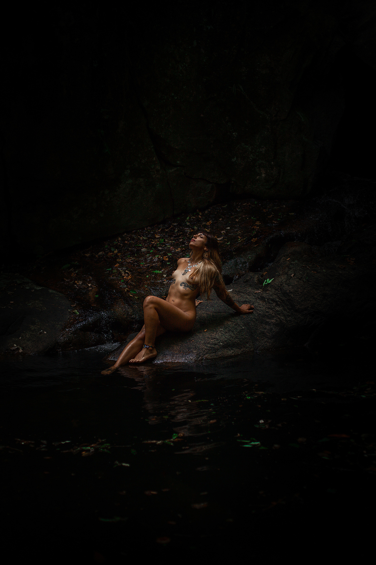 Ensaio nu de Nathasha..floresta nua natureza in corpo