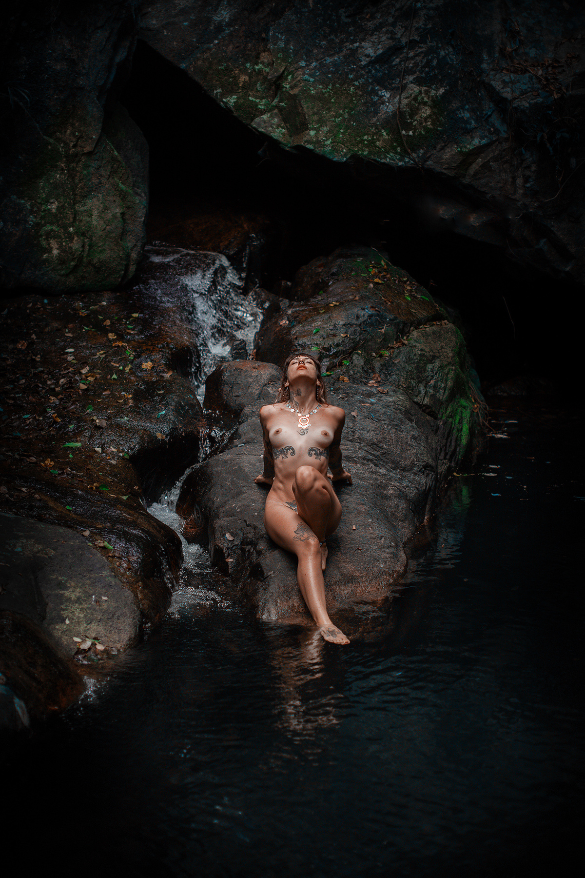 Ensaio nu de Nathasha..floresta nua natureza in corpo