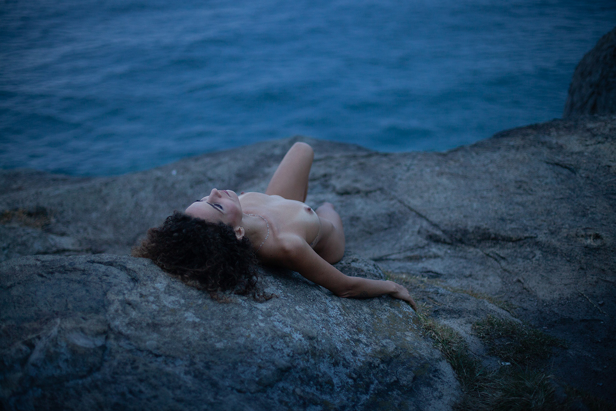 Ensaio de nu artistico na praia da Armação em Florianopolis