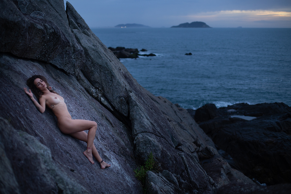 Ensaio de nu artistico na praia da Armação em Florianopolis