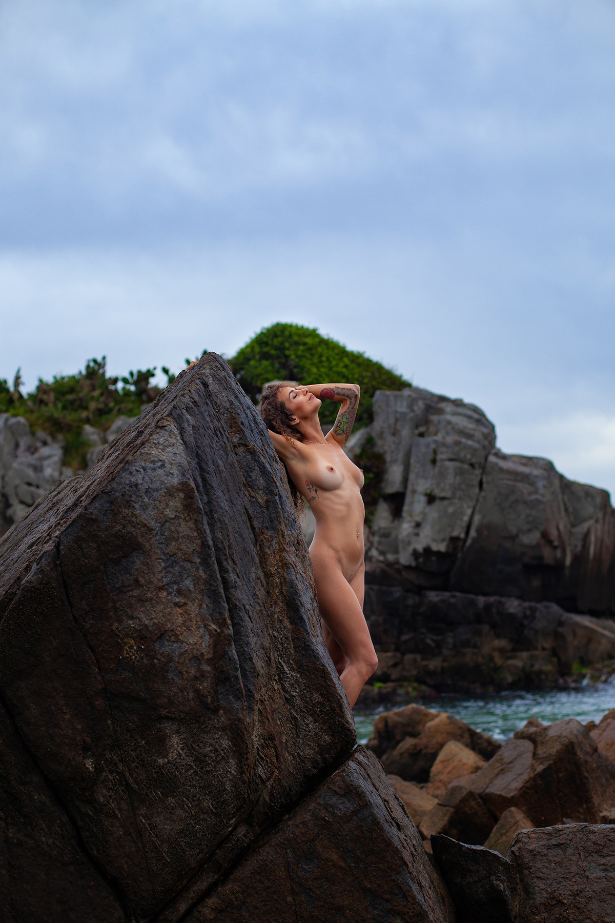 Ensaio de nu artistico na praia da Armação em Florianopolis