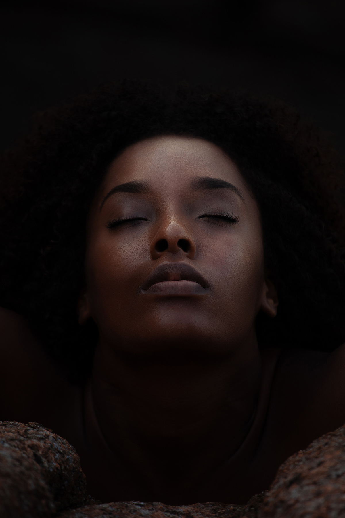 Ensaio nu artistico de mulher negra em florianopolis por Ricardo Zanetta