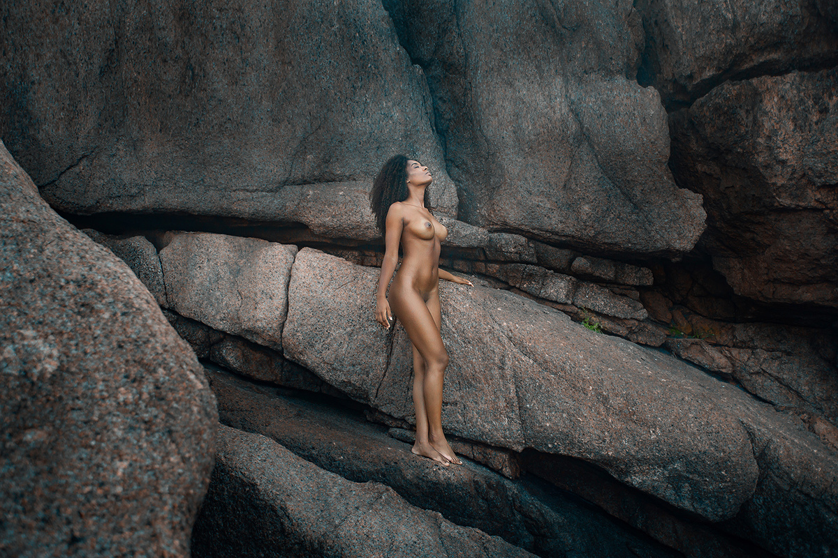 Ensaio nu artistico de mulher negra em florianopolis por Ricardo Zanetta