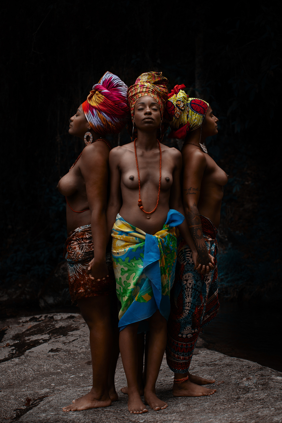 Vida Livre. Ensaio com mulheres negras em nu artistico. Liberdade