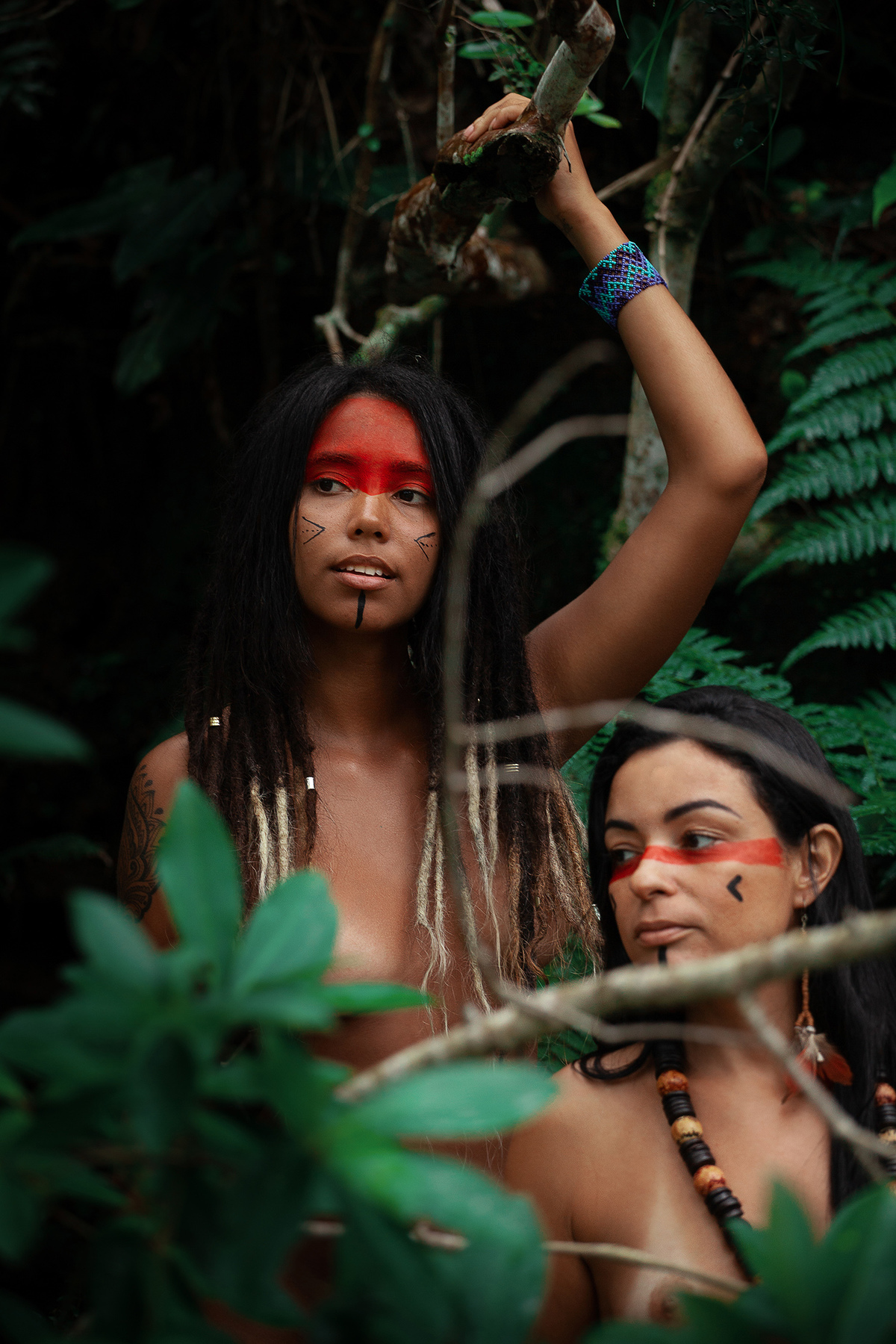 Ensaio em homenagem ao dia do índio somente com mulheres em Florianopolis