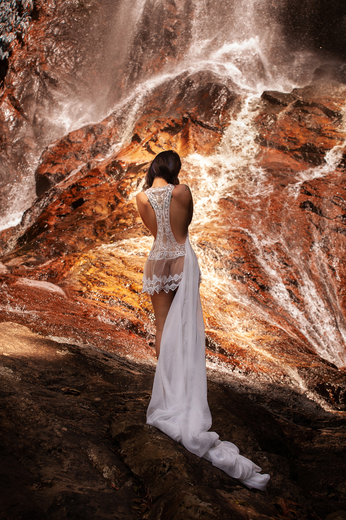 Ensaio de Lydia na Cachoeira de São Bonifácio por Ricardo Zanetta