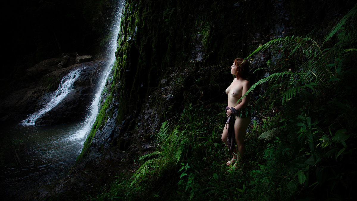 Ensaio de mulheres ruivas em Rancho Queimado pelo fotografo Ricardo Zanetta. Ensaio de Ninfas em cachoeira. Ninfas nuas, ninfas coloridas, ninfas ruivas, mulheres ruivas, ruivas nuas, Projeto Vida Livre de Ricardo Zanetta em Florianópolis.