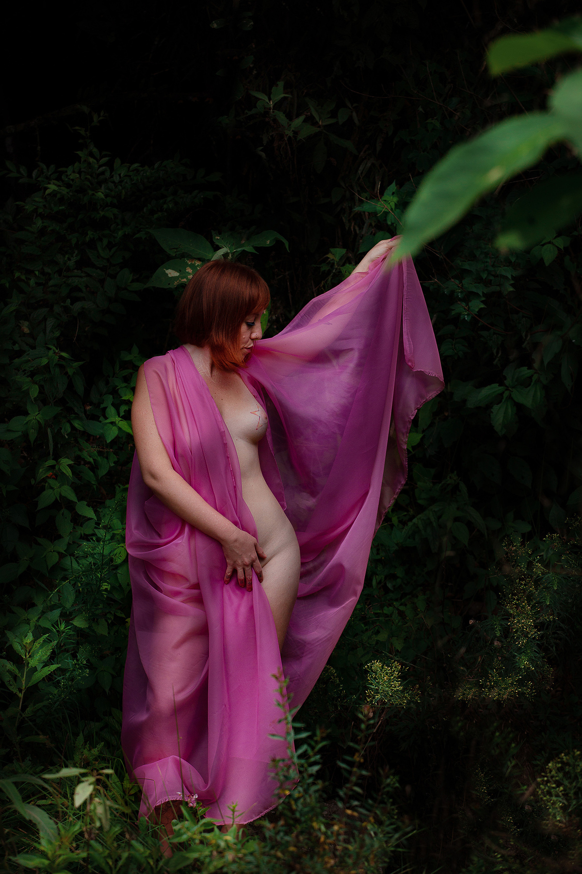 Ensaio de mulheres ruivas em Rancho Queimado pelo fotografo Ricardo Zanetta. Ensaio de Ninfas em cachoeira. Ninfas nuas, ninfas coloridas, ninfas ruivas, mulheres ruivas, ruivas nuas, Projeto Vida Livre de Ricardo Zanetta em Florianópolis.