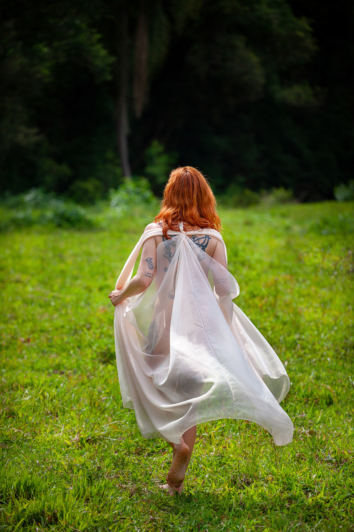 Ensaio de mulheres ruivas em Rancho Queimado pelo fotografo Ricardo Zanetta. Ensaio de Ninfas em cachoeira. Ninfas nuas, ninfas coloridas, ninfas ruivas, mulheres ruivas, ruivas nuas, Projeto Vida Livre de Ricardo Zanetta em Florianópolis.