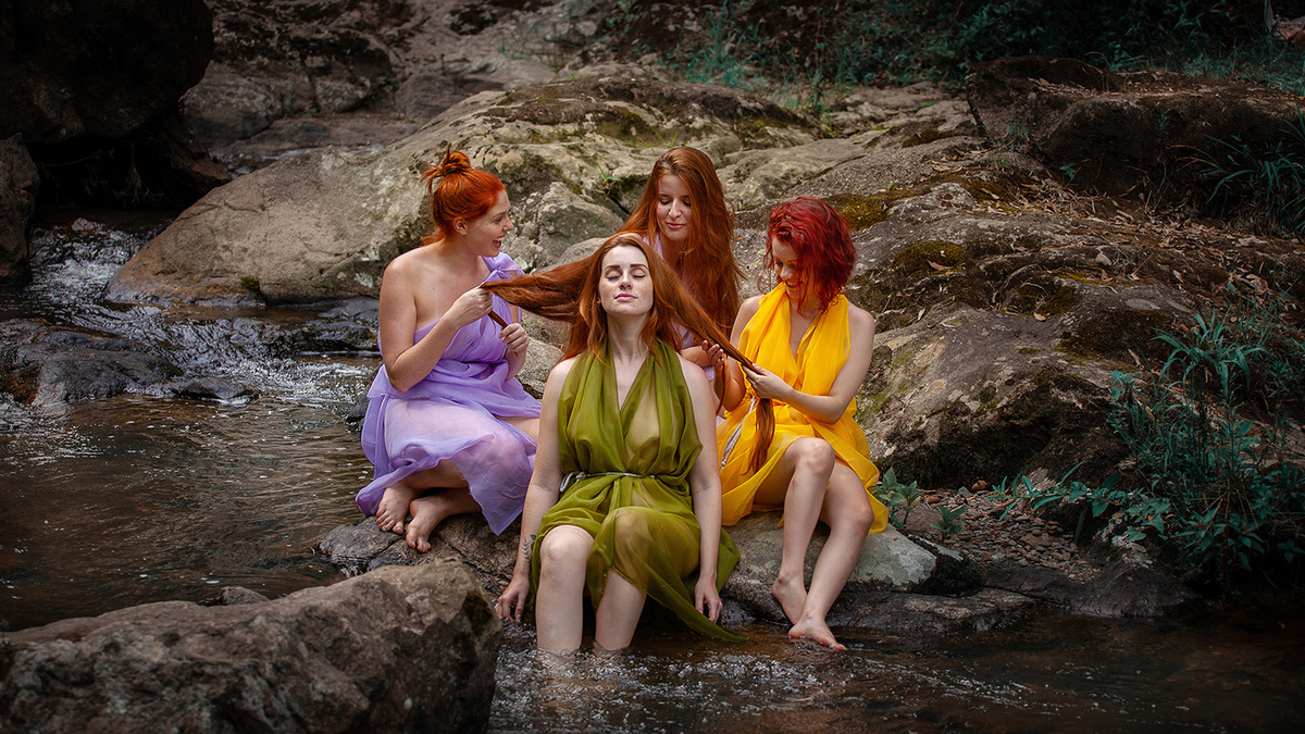 Ensaio de mulheres ruivas em Rancho Queimado pelo fotografo Ricardo Zanetta. Ensaio de Ninfas em cachoeira. Ninfas nuas, ninfas coloridas, ninfas ruivas, mulheres ruivas, ruivas nuas, Projeto Vida Livre de Ricardo Zanetta em Florianópolis.