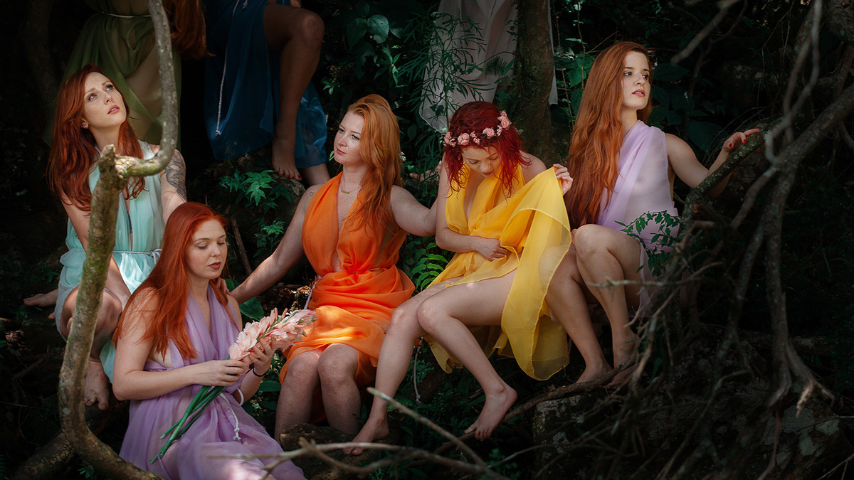 Ensaio de mulheres ruivas em Rancho Queimado pelo fotografo Ricardo Zanetta. Ensaio de Ninfas em cachoeira. Ninfas nuas, ninfas coloridas, ninfas ruivas, mulheres ruivas, ruivas nuas, Projeto Vida Livre de Ricardo Zanetta em Florianópolis.