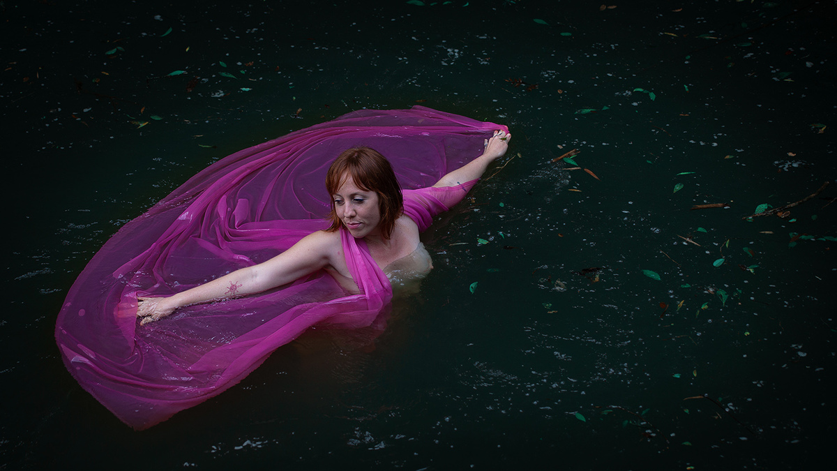 Ensaio de mulheres ruivas em Rancho Queimado pelo fotografo Ricardo Zanetta. Ensaio de Ninfas em cachoeira. Ninfas nuas, ninfas coloridas, ninfas ruivas, mulheres ruivas, ruivas nuas, Projeto Vida Livre de Ricardo Zanetta em Florianópolis.
