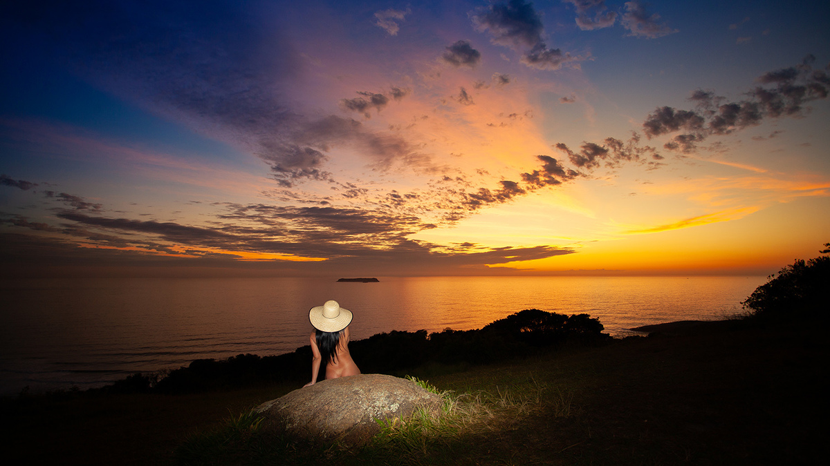Ensaio de nu na praia do Gravatá em Florianópolis por Ricardo Zanetta