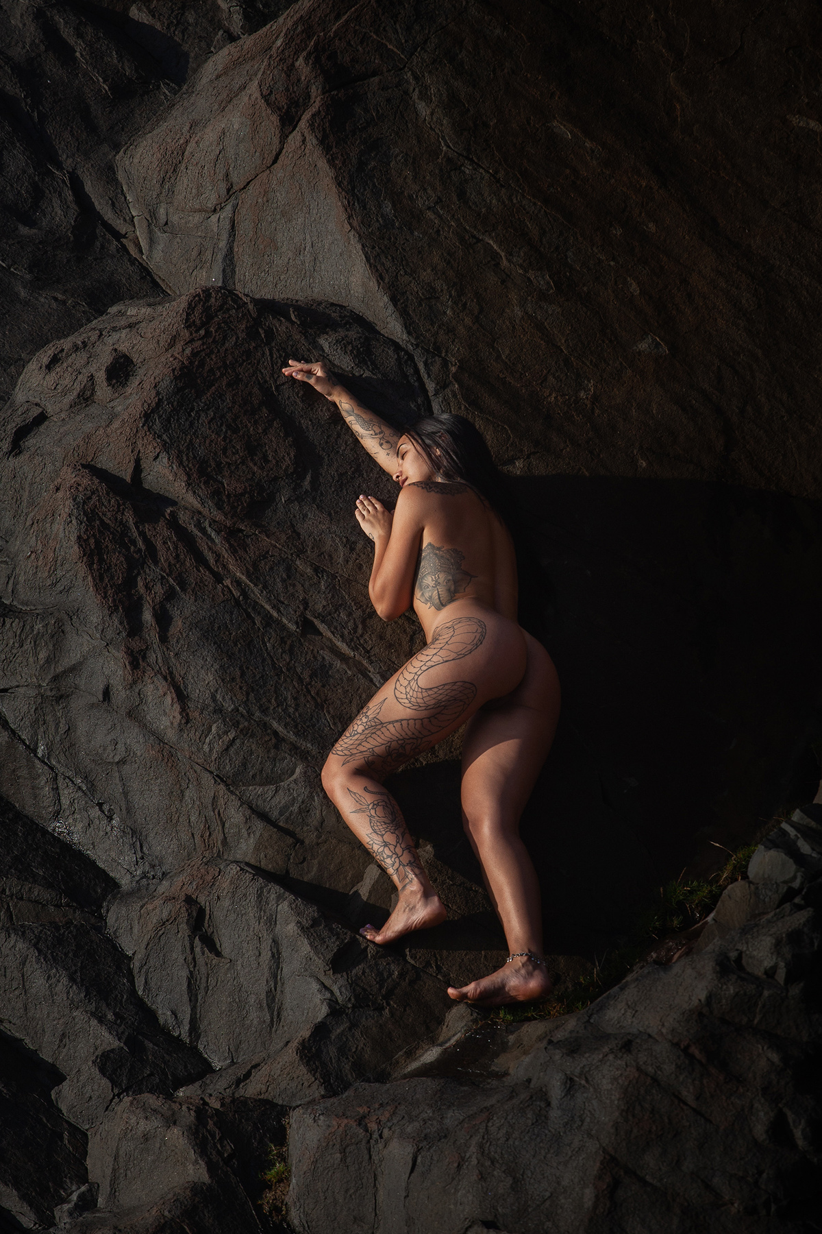 Ensaio de nu na praia do Gravatá em Florianópolis por Ricardo Zanetta