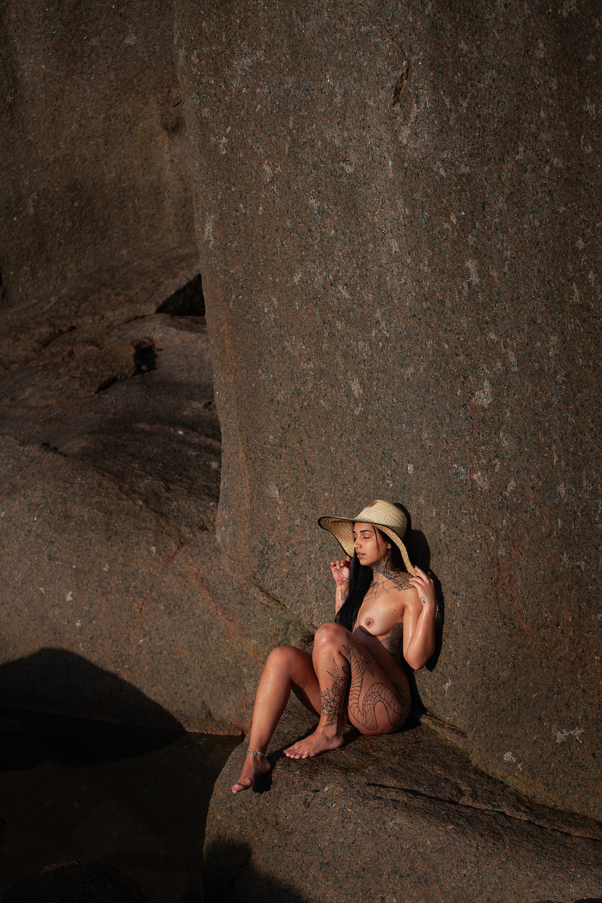 Ensaio de nu na praia do Gravatá em Florianópolis por Ricardo Zanetta